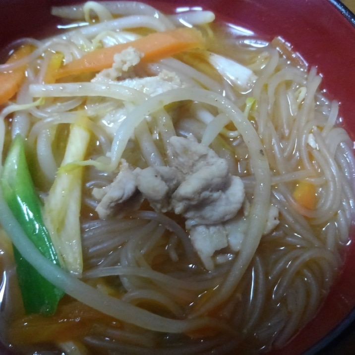 たっぷり春雨ともやしのキムチ風味スープ